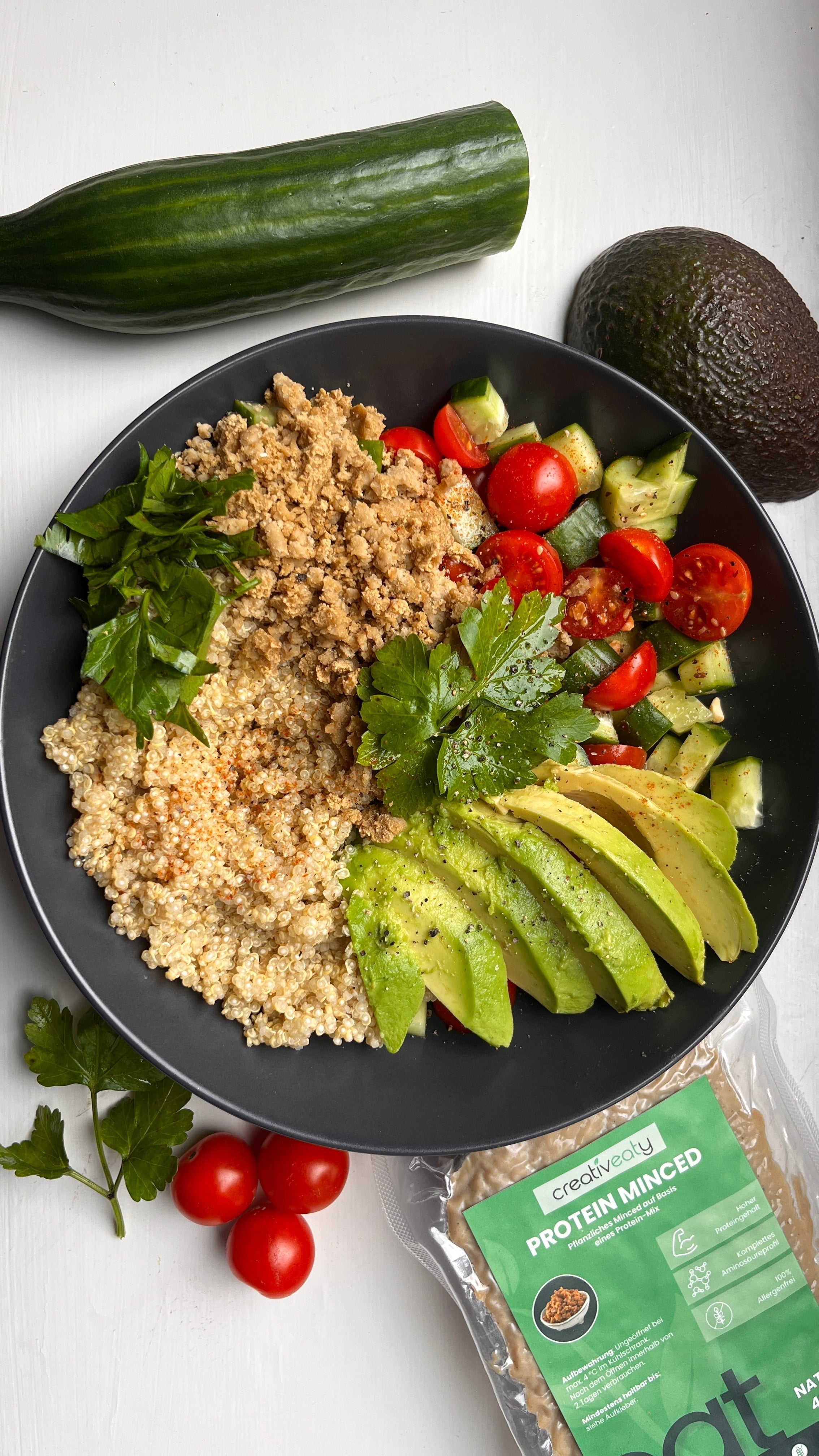 Frische Quinoa-Bowl mit Avocado & Protein-Minced